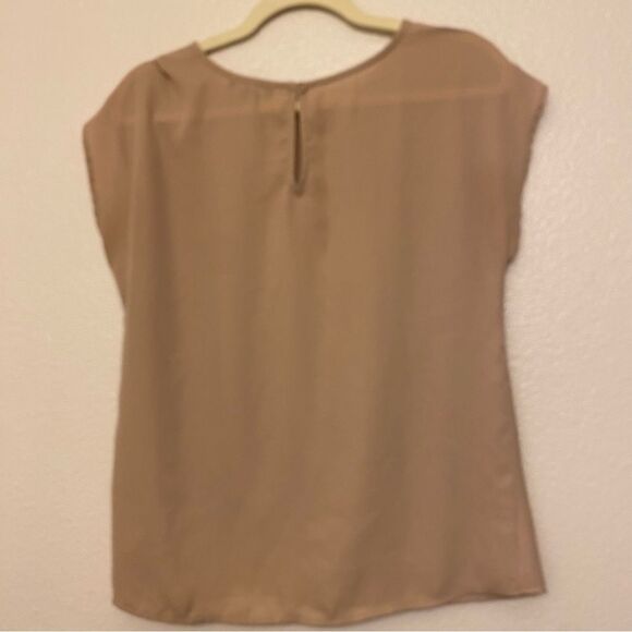 Pleione Twisted knot Hem Hi-Low Top beige tan semi sheer crew neck blouse S - Picture 2 of 8